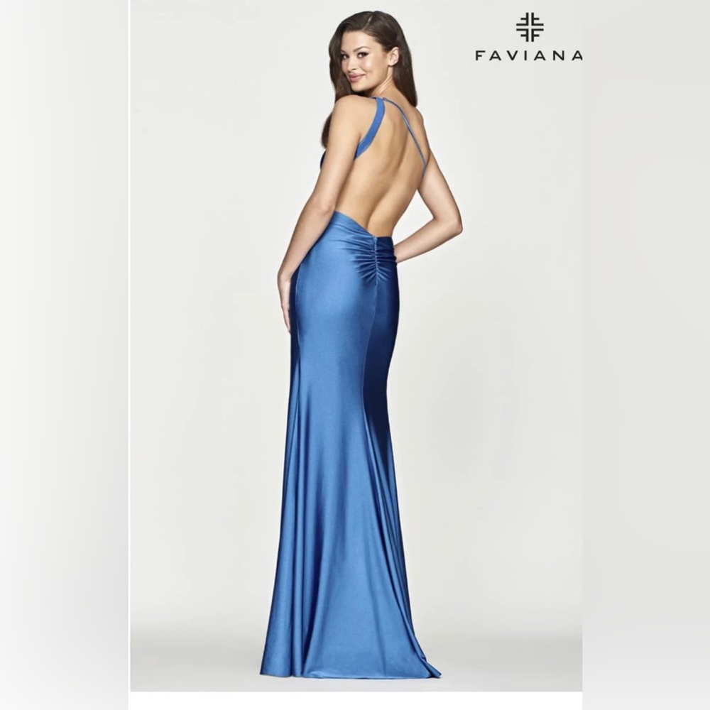 NEVER WORN Faviana One shoulder prom dress